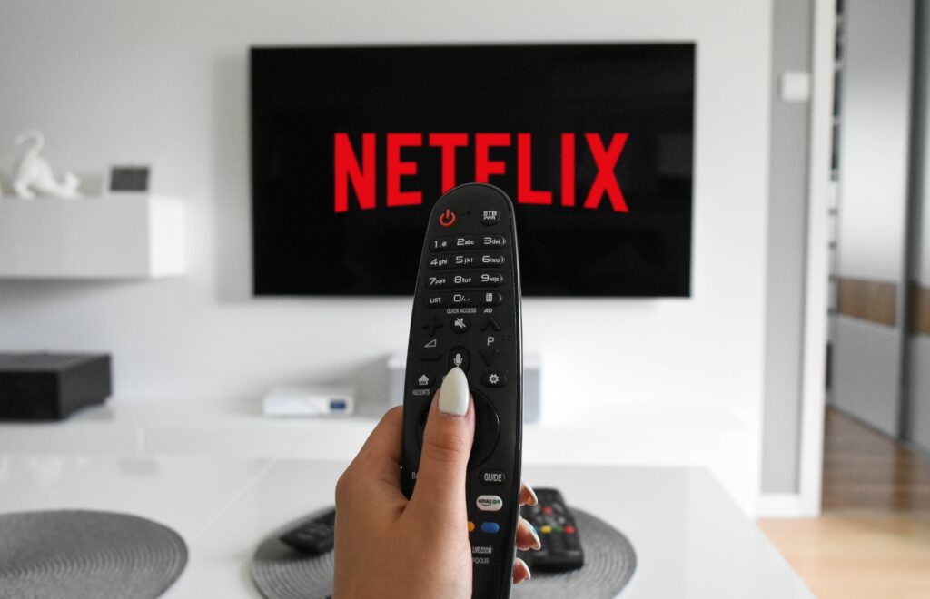 Smart-Home-Entertainment 1 tv, remote, home